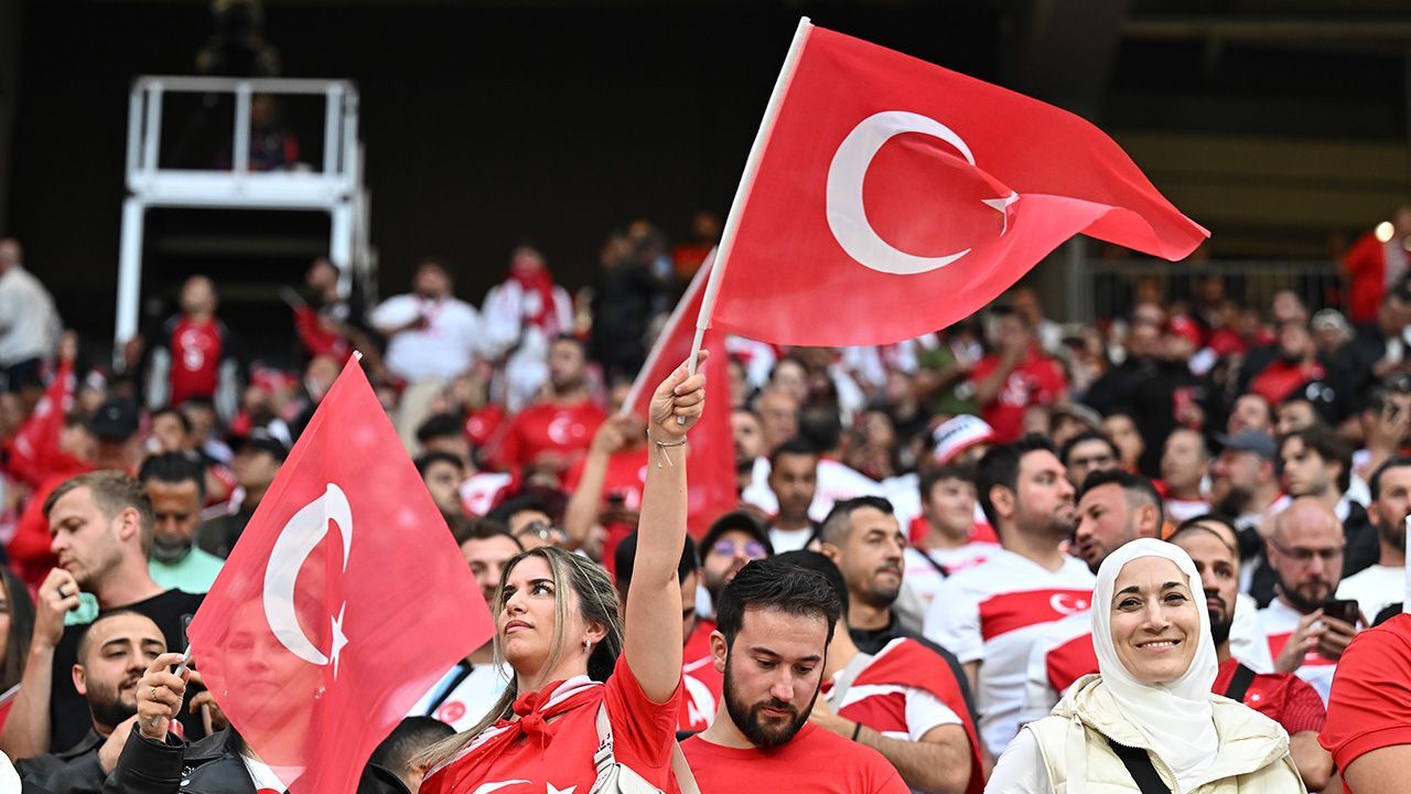  -Hollanda-Türkiye maçı öncesi flaş karar