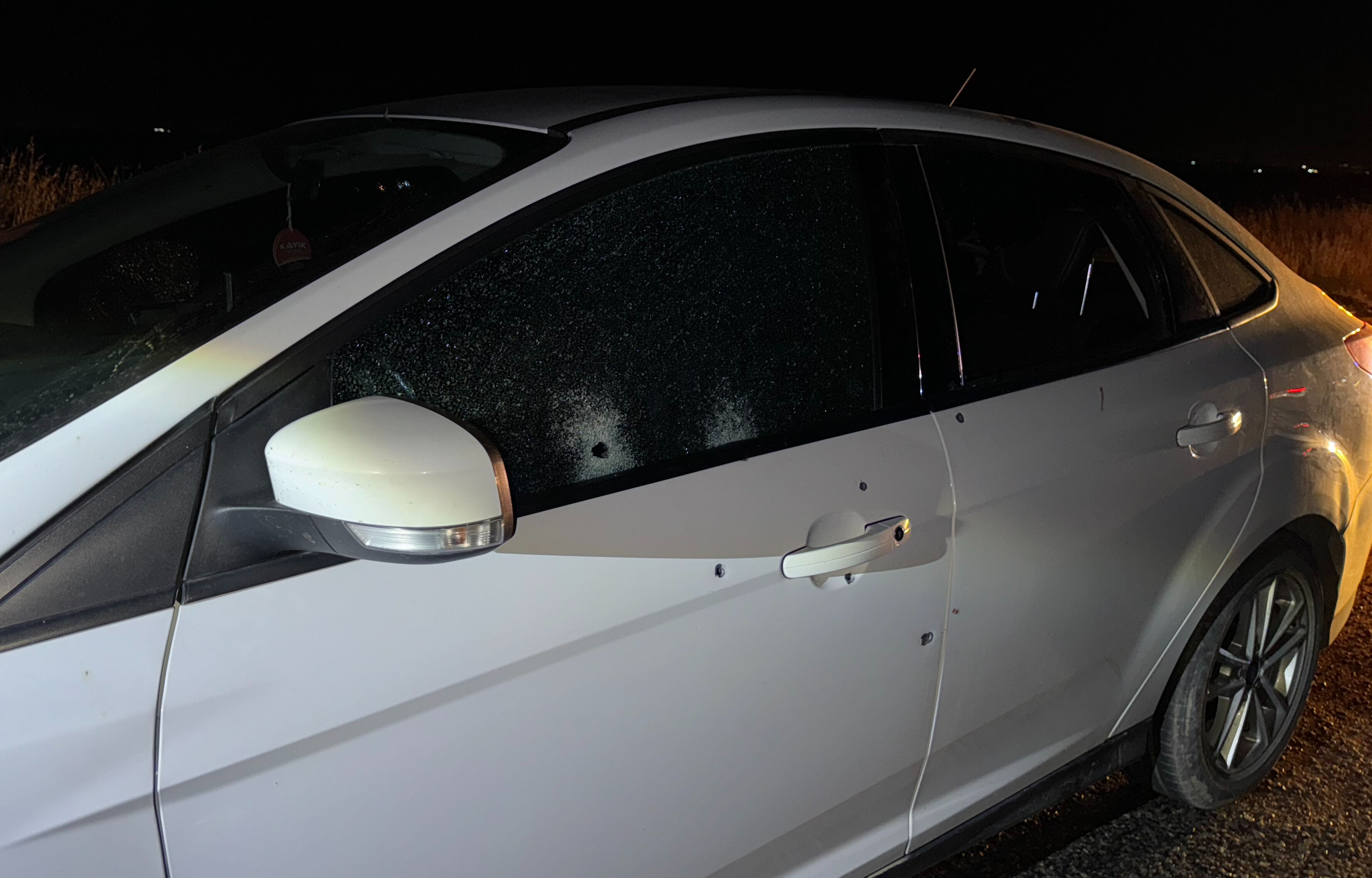 Diyarbakır’da seyir halindeki otomobile silahlı saldırı! 2 kişi öldü Diyarbakır’da seyir halindeki otomobile silahlı saldırı! 2 kişi öldü - 1. Resim