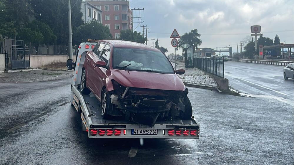 Gelin ve damat düğüne giderken trafik kazası yaptı - 2. Resim