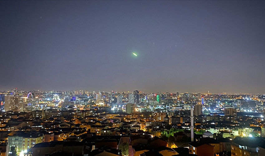 Gökyüzündeki parlak cisim merak uyandırmıştı! Uzmanlar nedenini açıkladı - 1. Resim