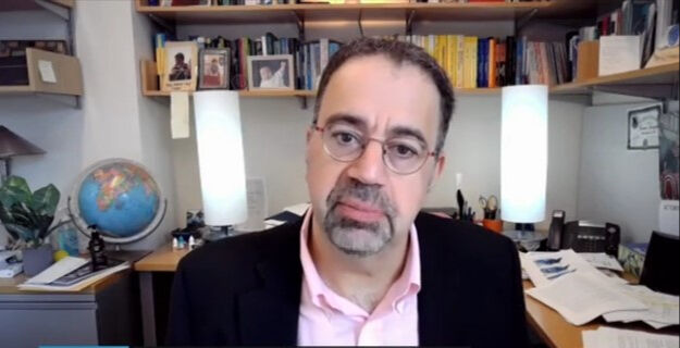 MIT Ekonomi Profes&ouml;r&uuml; Daron Acemoğlu T&uuml;rkiye'deki sadece birka&ccedil; şirketin yapay zekaya hazır olduğunu s&ouml;yledi - 2. Resim