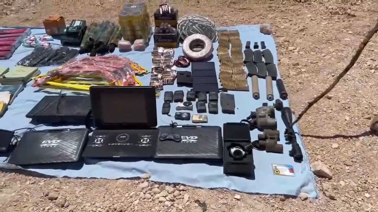 PKK'lı teröristler Irak'ın kuzeyinde mühimmatlarını bırakıp kaçıyorlar PKK'lı teröristler Irak'ın kuzeyinde mühimmatlarını bırakıp kaçıyorlar - 2. Resim