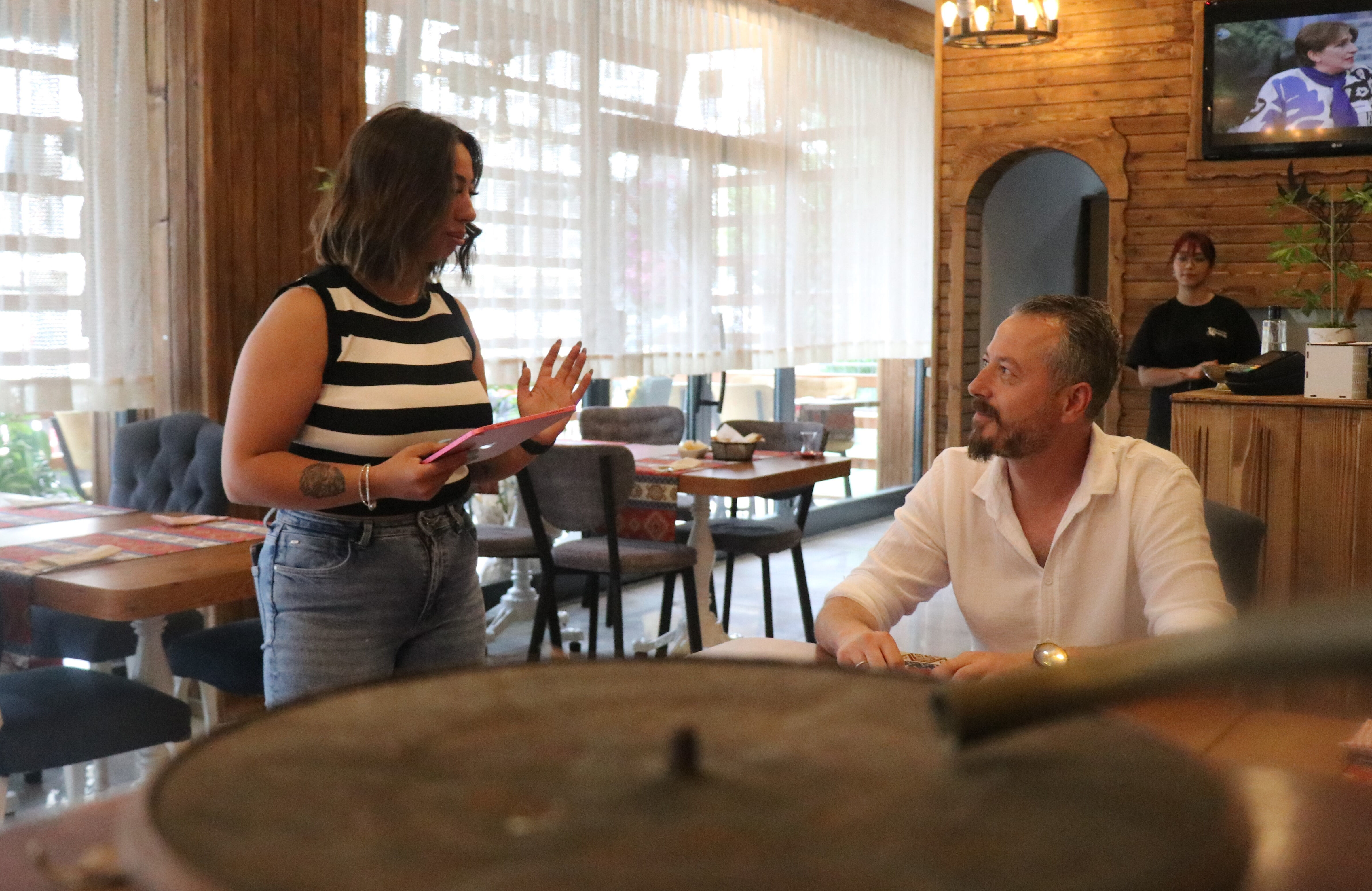 Türk filmi değil gerçek! Kovulduğu iş yerini satın aldı - 1. Resim