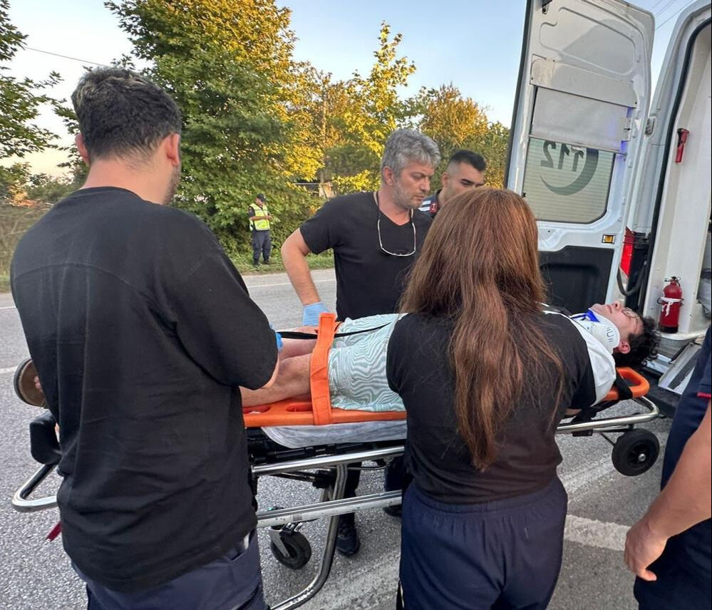 Youtube fenomeni hayranlarını üzdü! Enes Batur trafik kazasında ölümden döndü Youtube fenomeni hayranlarını üzdü! Enes Batur trafik kazasında ölümden döndü - 1. Resim