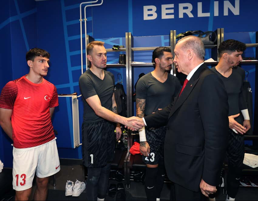 Cumhurbaşkanı Erdoğan'dan UEFA'ya Merih Demiral tepkisi: Tamamen siyasi bir karar - 4. Resim