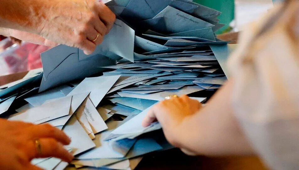 Fransa erken seçimlerinde sürpriz sonuçlar! Başbakan Gabriel Attal istifa etti Fransa erken seçimlerinde ilk sonuçlar! Sol ittifak öne geçti, aşırı sağ geriledi - 6. Resim