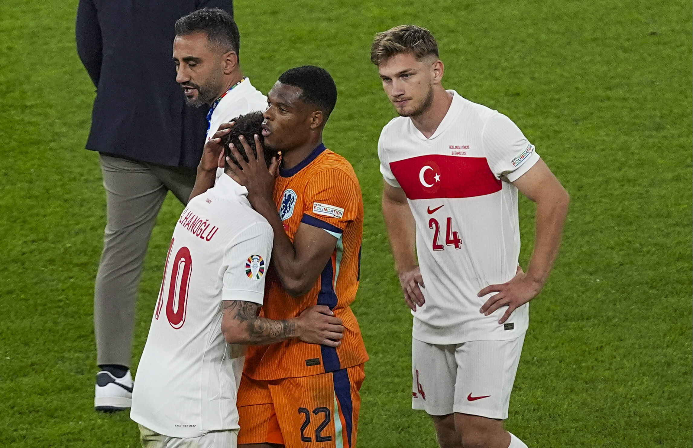 Hakan Çalhanoğlu: Buraya kadarmış - 1. Resim