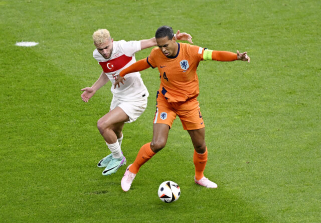 Hollanda karşısında parlayan yıldız! Virgil van Dijk, Barış Alper Yılmaz'a hayran oldu - 1. Resim