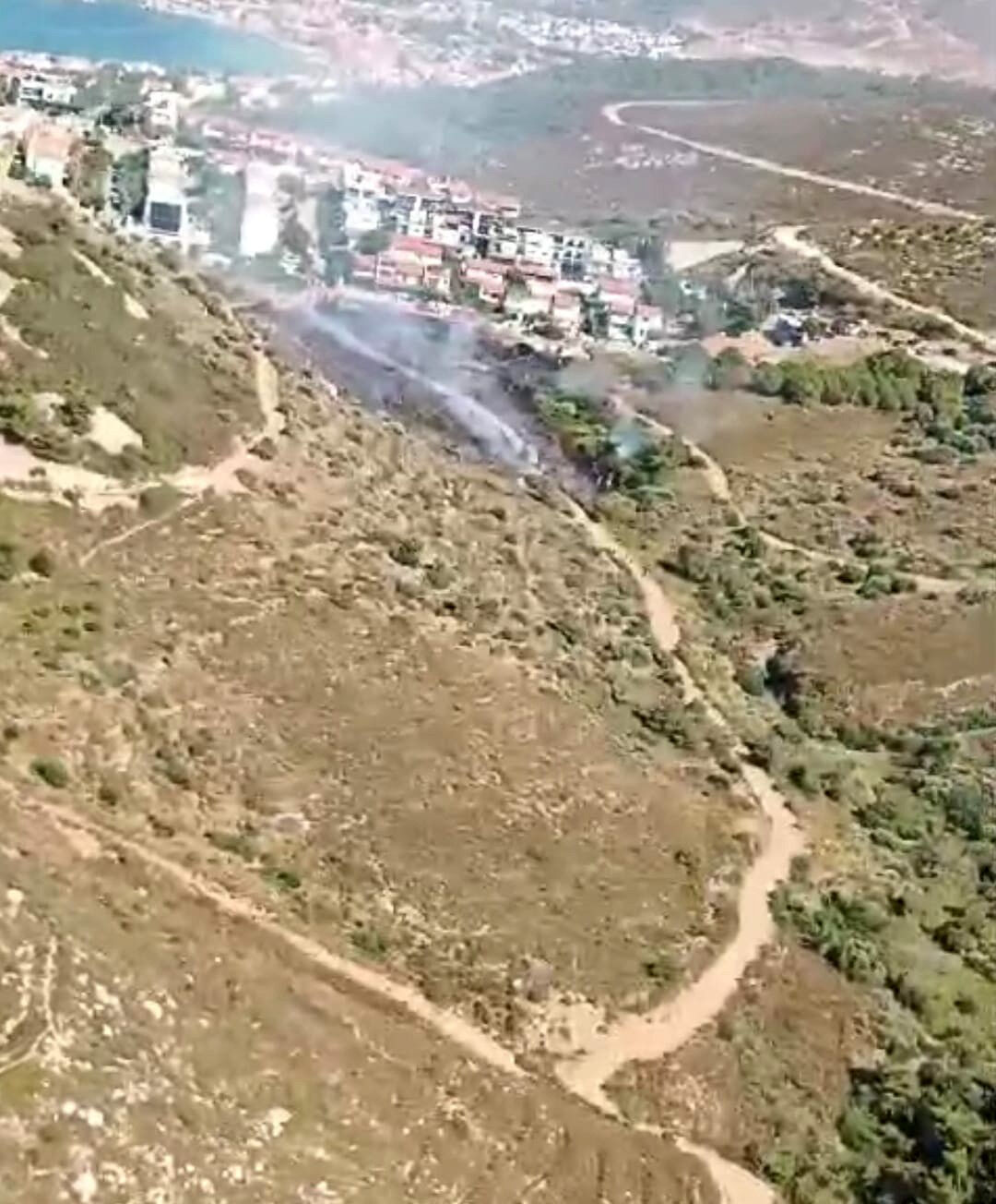 İzmir'de orman yangını! Havadan ve karadan müdahale ediliyor - 2. Resim