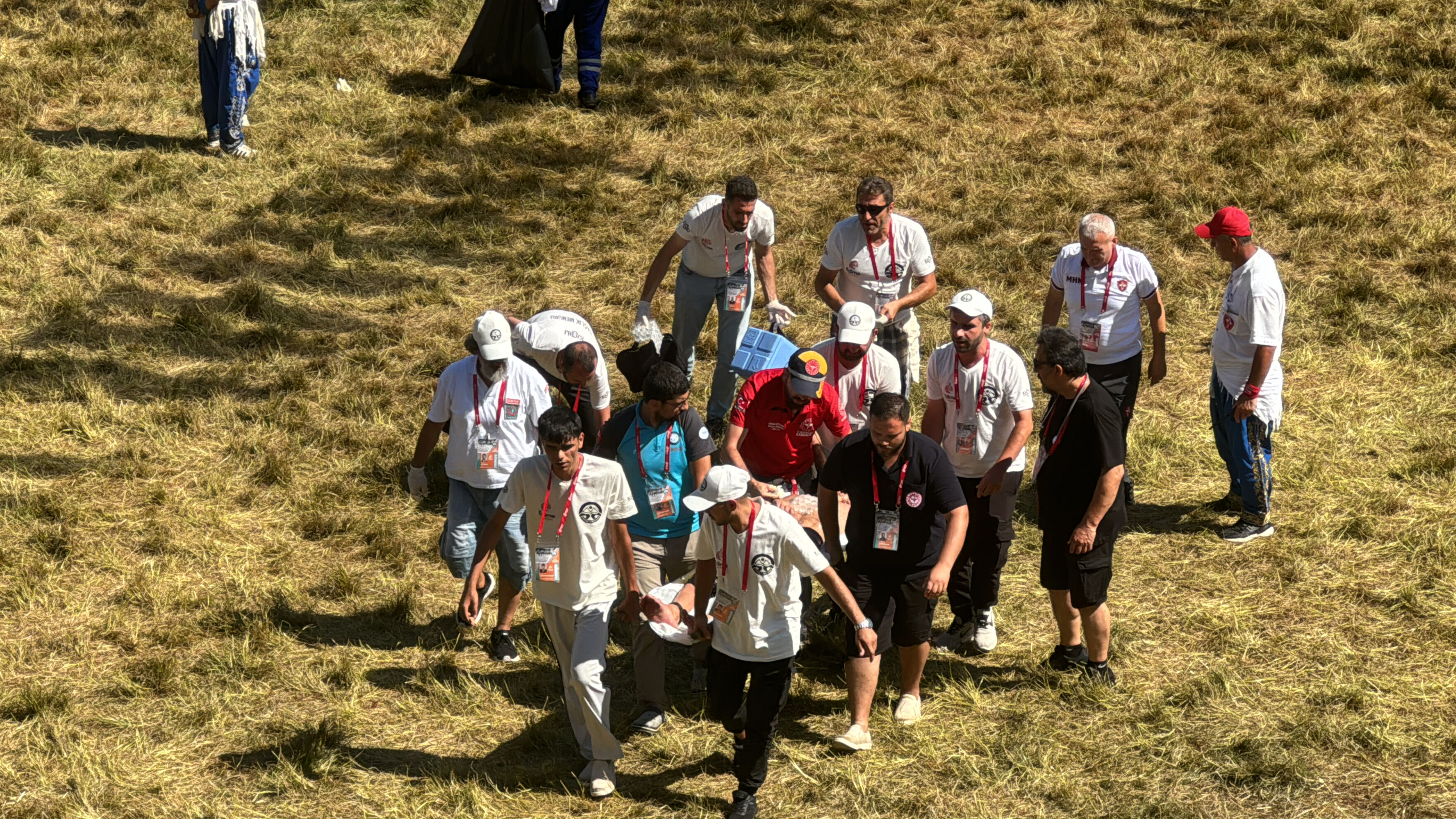 Kırkpınar'da son gün heyecanı! Sıcak havaya dayanamayan pehlivan güreşirken bayıldı - 1. Resim