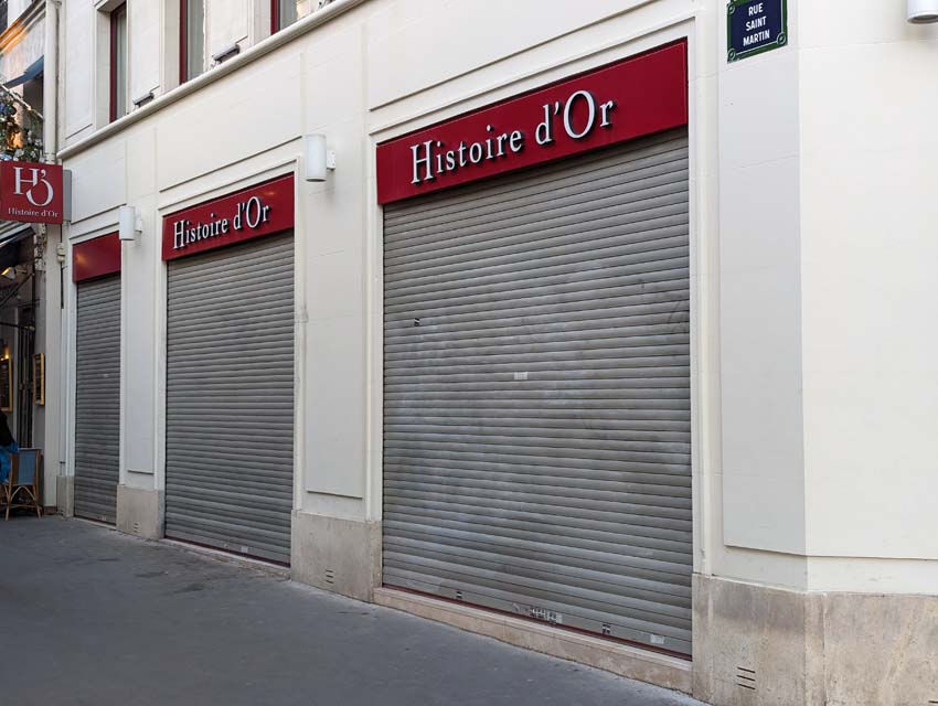 Paris'te mağaza vitrinleri kara tahtalarla kapatıldı - 6. Resim