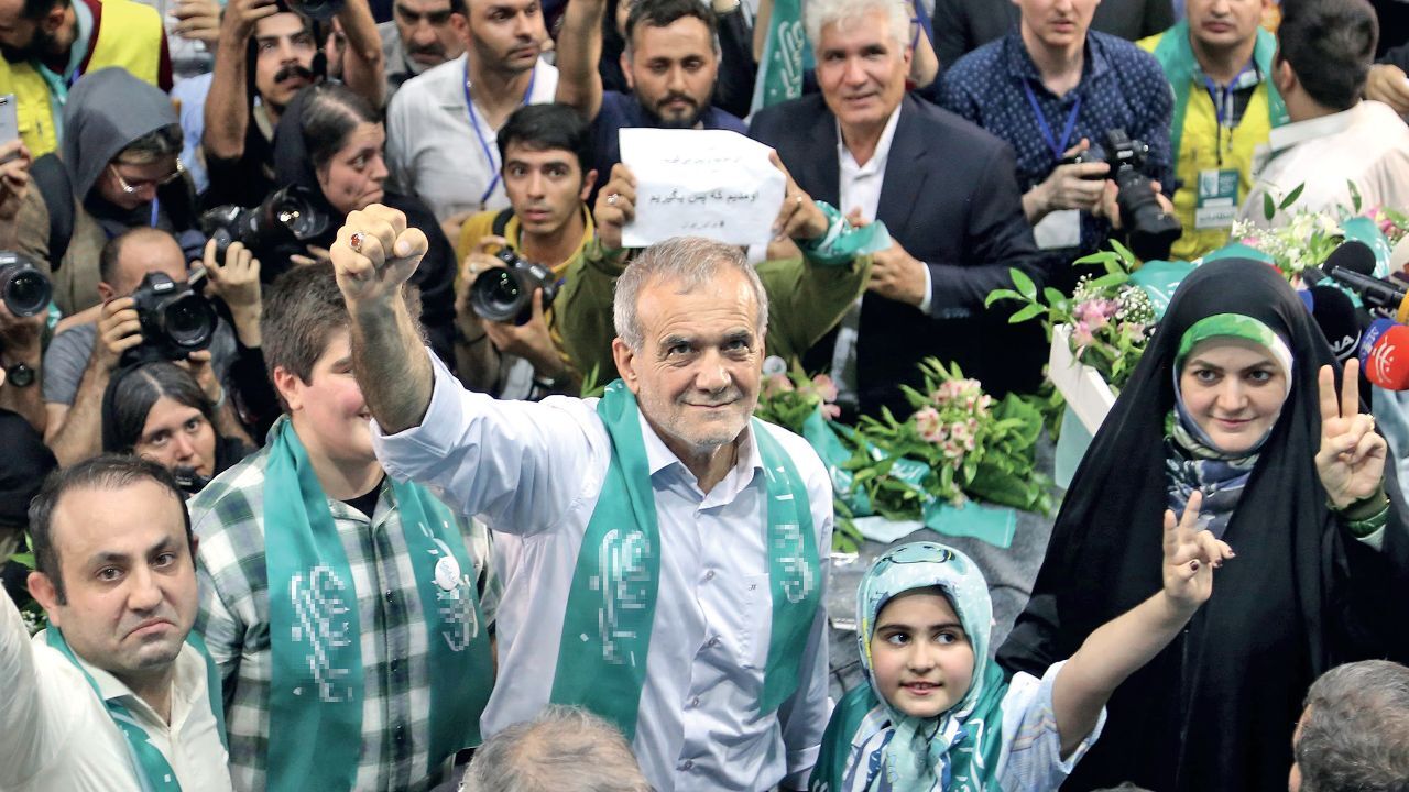 Pers ülkesine Türk reis seçildi! İran’ın yeni cumhurbaşkanı Mesud Pezeşkiyan - Dünya