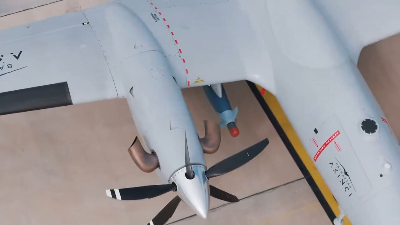 Selçuk Bayraktar görüntüleri paylaştı! GÖZDE'den tam isabet - 1. Resim