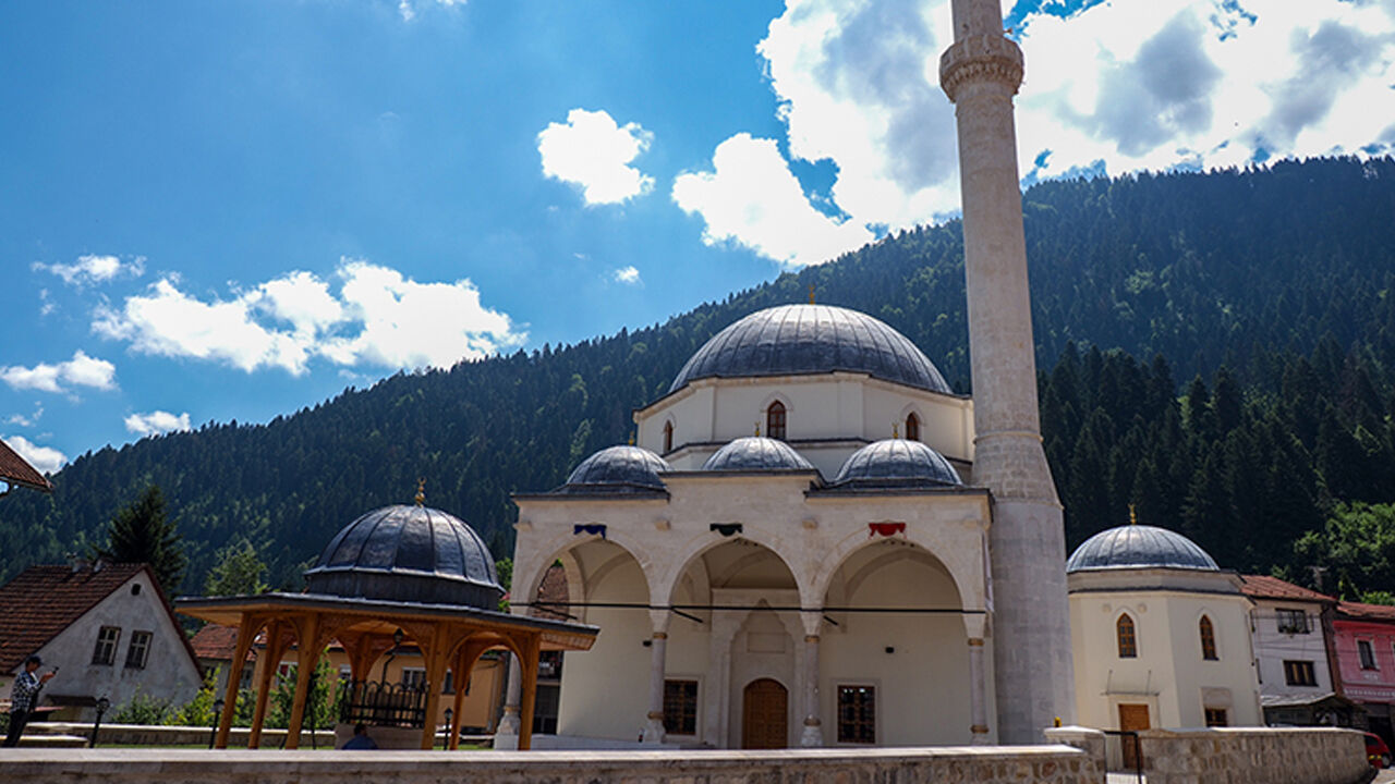 Sırplar tarihi camiyi savaşta ortadan kaldırdı! Türkiye yeniden inşa etti Sırplar tarihi camiyi savaşta ortadan kaldırdı! Türkiye yeniden inşa etti - 2. Resim