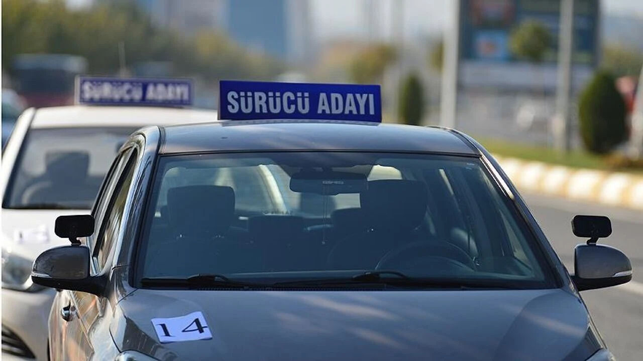 Sürücü adayları için yeni eğitim yönetmeliği yolda! Direksiyon sınavlarına önemli yenilikler geliyor Sürücü adayları için yeni eğitim yönetmeliği yolda! Direksiyon sınavlarına önemli yenilikler geliyor - 2. Resim
