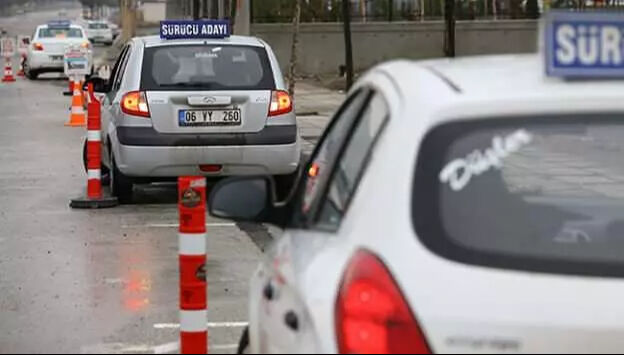 Sürücü adayları için yeni eğitim yönetmeliği yolda! Direksiyon sınavlarına önemli yenilikler geliyor Sürücü adayları için yeni eğitim yönetmeliği yolda! Direksiyon sınavlarına önemli yenilikler geliyor - 1. Resim
