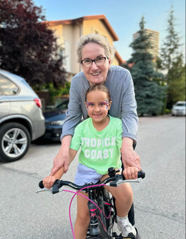 Ünlü oyuncu komşusu Meral Akşener'in fotoğraflarını paylaştı - 1. Resim