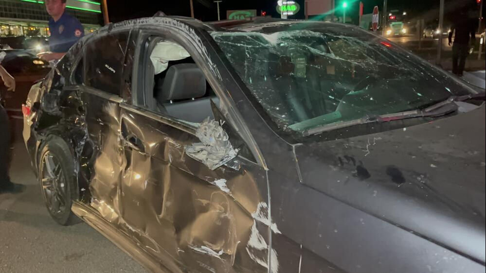 Aksaray'da feci kaza! Tırla &ccedil;arpışan l&uuml;ks ara&ccedil; hurdaya d&ouml;nd&uuml;: 6 yaralı - 3. Resim