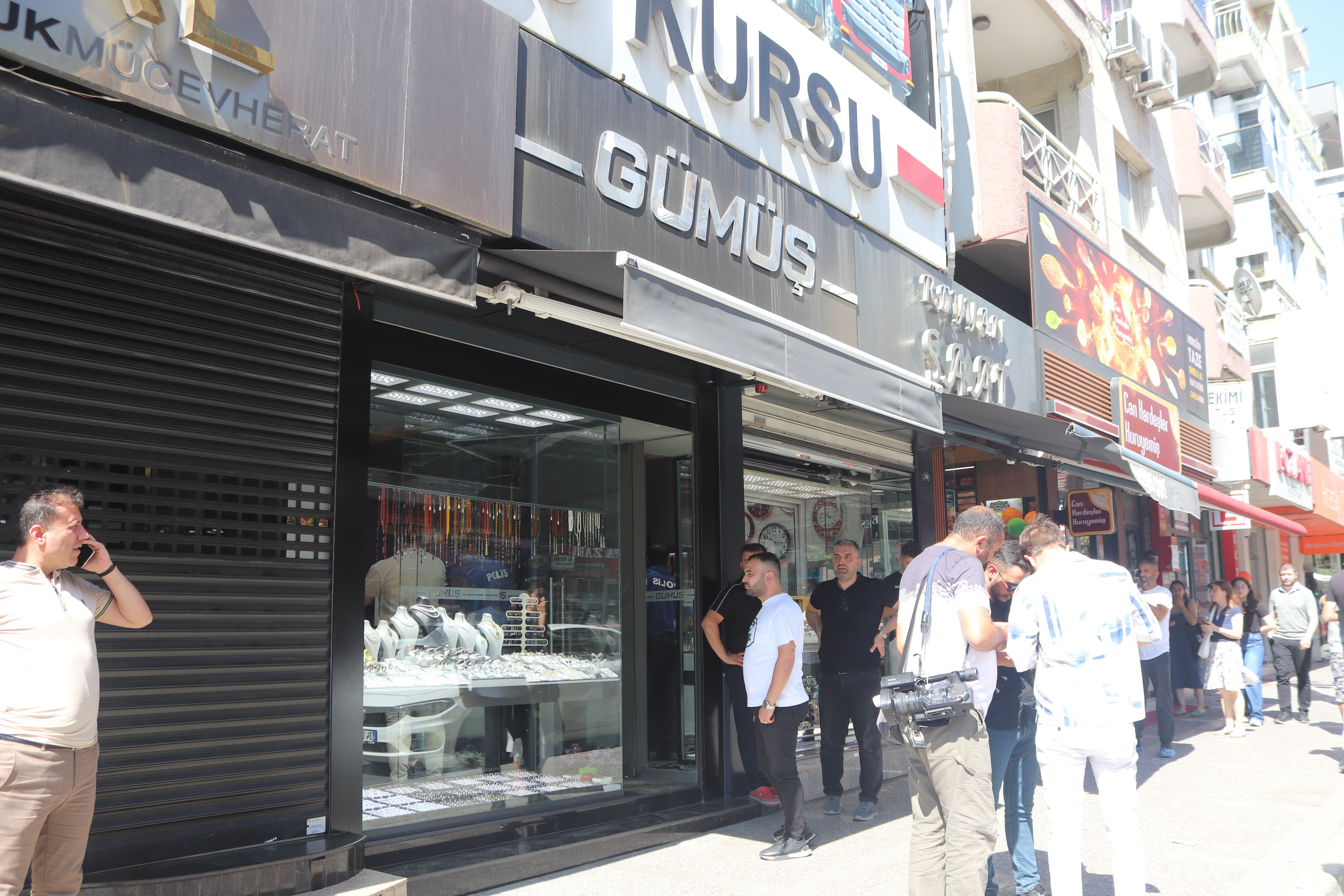 Kız arkadaşıyla gittiği gümüşçüde pompalı tüfekle dehşet saçtı - 1. Resim