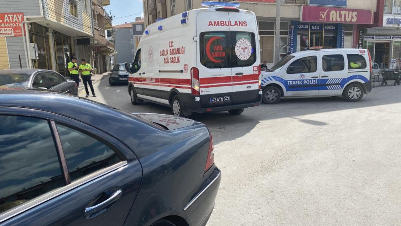 Konya'da poşetlerini düzeltmek için duran bir kadına araba çarptı - 1. Resim