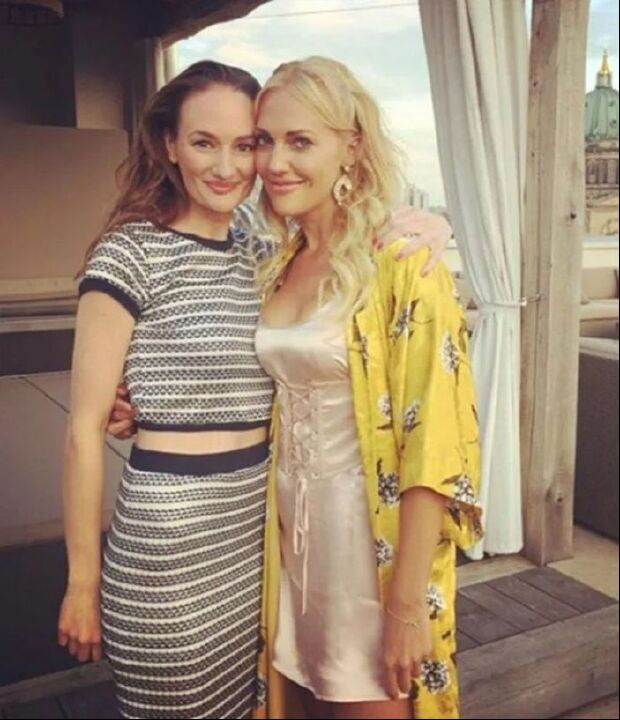 Meryem Uzerli’nin kız kardeşini görenler şaşırdı! "İkiz gibiler" - 1. Resim