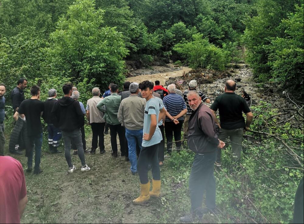 Meteoroloji uyarmıştı, 7 şehri sel vurdu! Ölü ve yaralılar var - 1. Resim