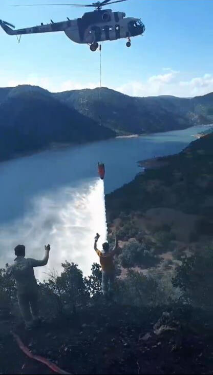 Yurdun dört bir yanında orman yangını! Müdahaleler sürüyor, yerleşim yerleri risk altında Yurdun dört bir yanında orman yangını! Müdahaleler sürüyor, yerleşim yerleri risk altında - 1. Resim