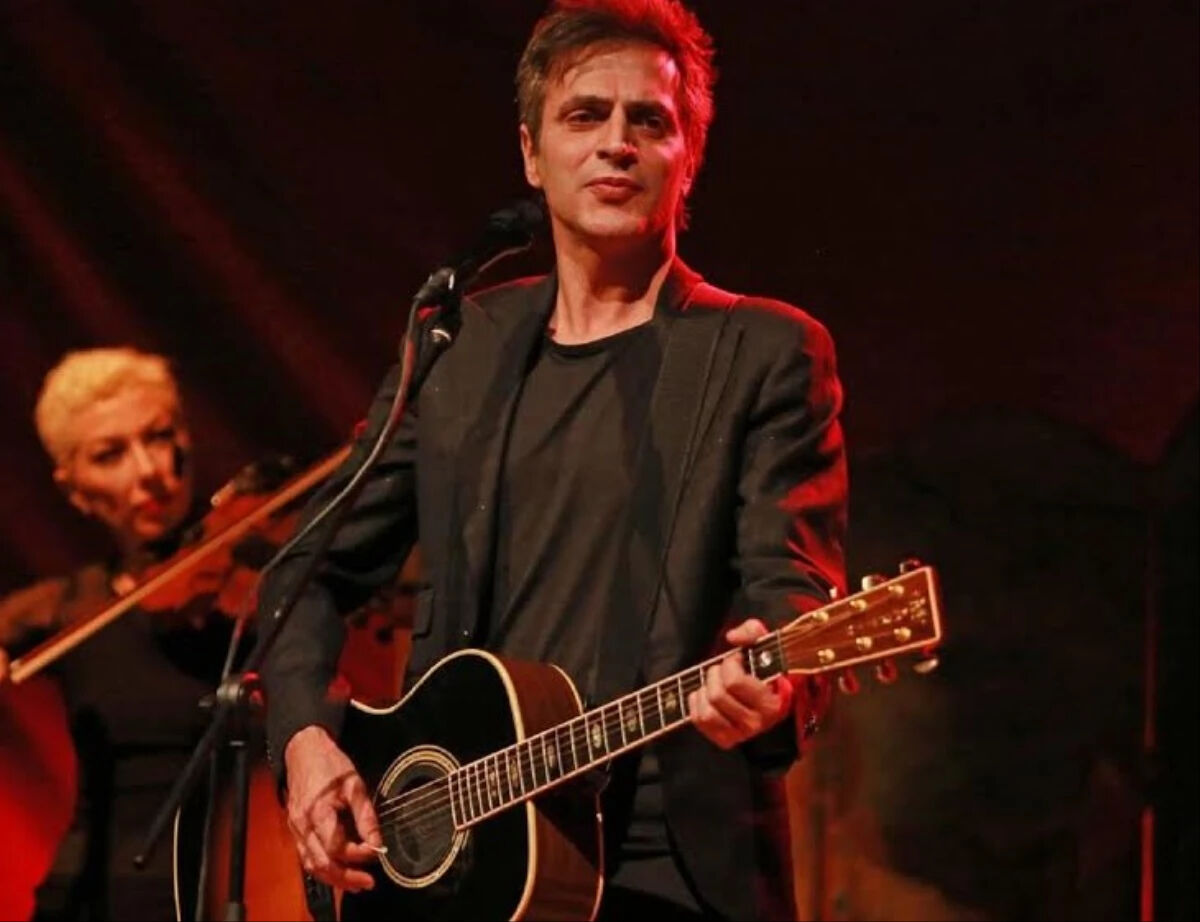 Alkışlanacak hareket! Teoman gitarını 466 bin TL’ye sattı! O parayla... Alkışlanacak hareket! Teoman gitarını 466 bin TL’ye sattı! Bakın o parayla ne yaptı - 1. Resim