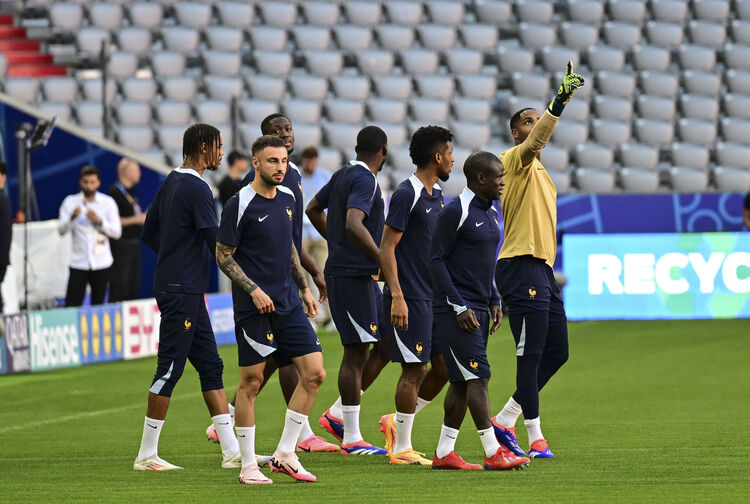 İspanya - Fransa maçının kazananı ile Hollanda - İngiltere karşılaşmasının galibi eşleşecek İspanya - Fransa maçının kazananı ile Hollanda - İngiltere karşılaşmasının galibi eşleşecek - 1. Resim