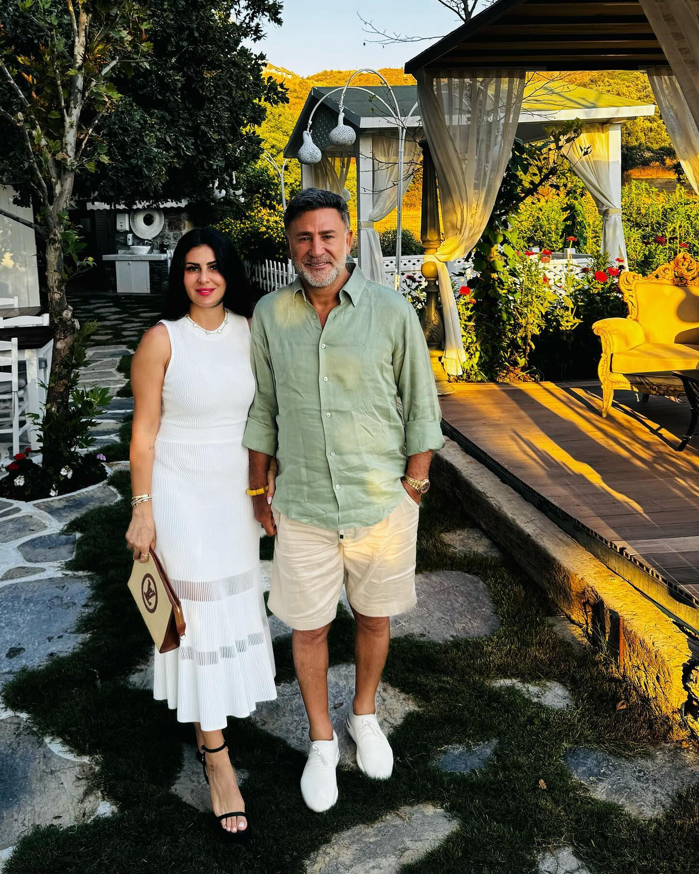 İzzet Yıldızhan’dan 23 yıllık eşiyle paylaşım... İzzet Yıldızhan’dan 23 yıllık eşiyle paylaşım... - 1. Resim