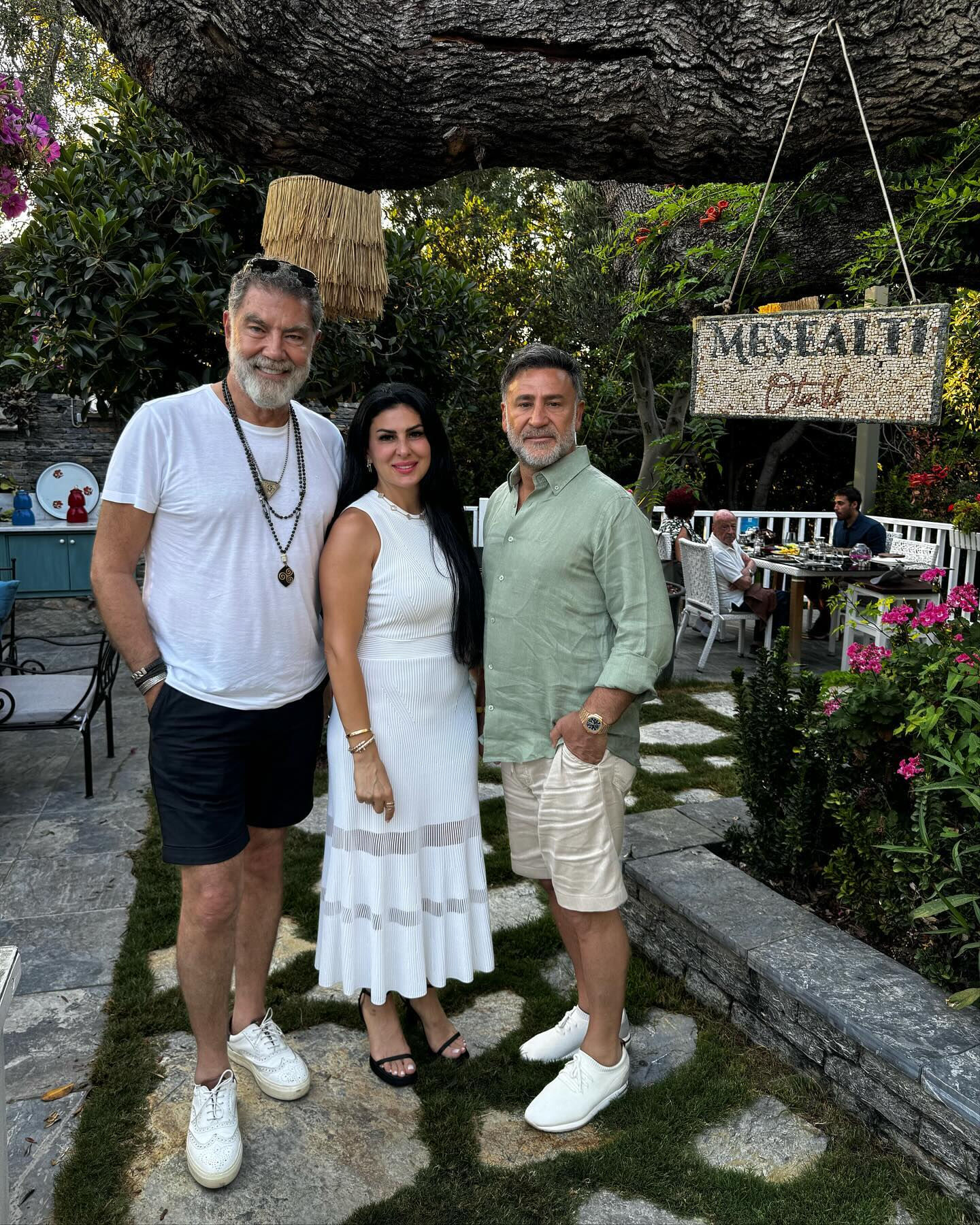 İzzet Yıldızhan’dan 23 yıllık eşiyle paylaşım... İzzet Yıldızhan’dan 23 yıllık eşiyle paylaşım... - 2. Resim