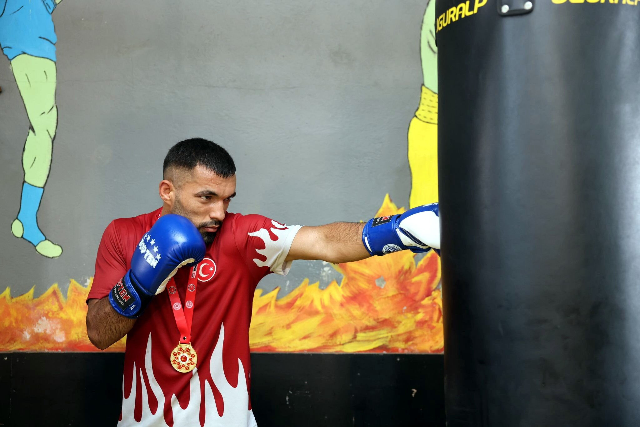 Mersinli Milli Kick Boksçu Hatip Emlek, en son Kick Boks Türkiye Şampiyonasında birinci oldu Mersinli Milli Kick Boksçu Hatip Emlek, en son Kick Boks Türkiye Şampiyonasında birinci oldu - 1. Resim