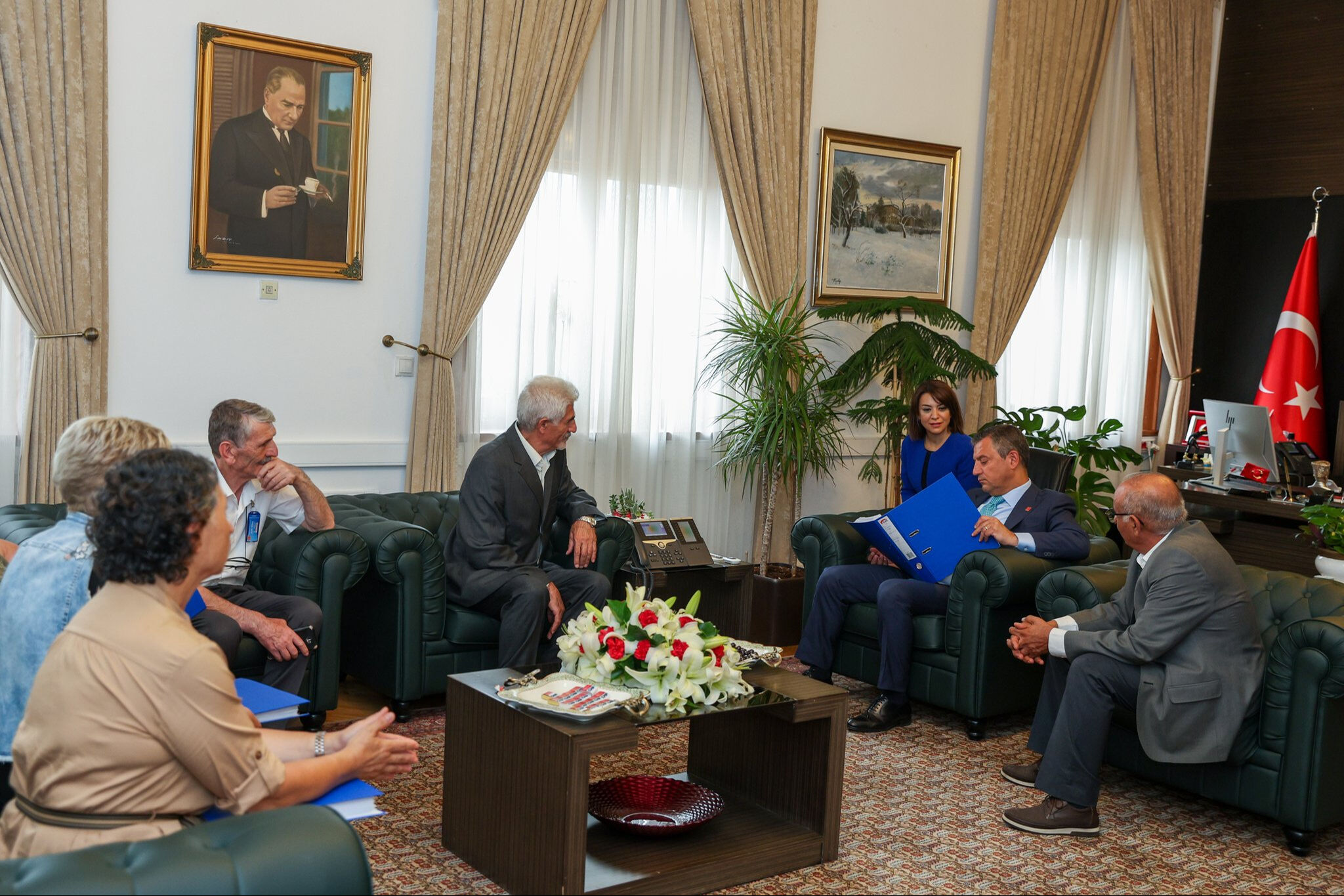 Özgür Özel'den emeklilere zam açıklaması! 100 bin imzalı dilekçe TBMM'ye sunuldu - 1. Resim