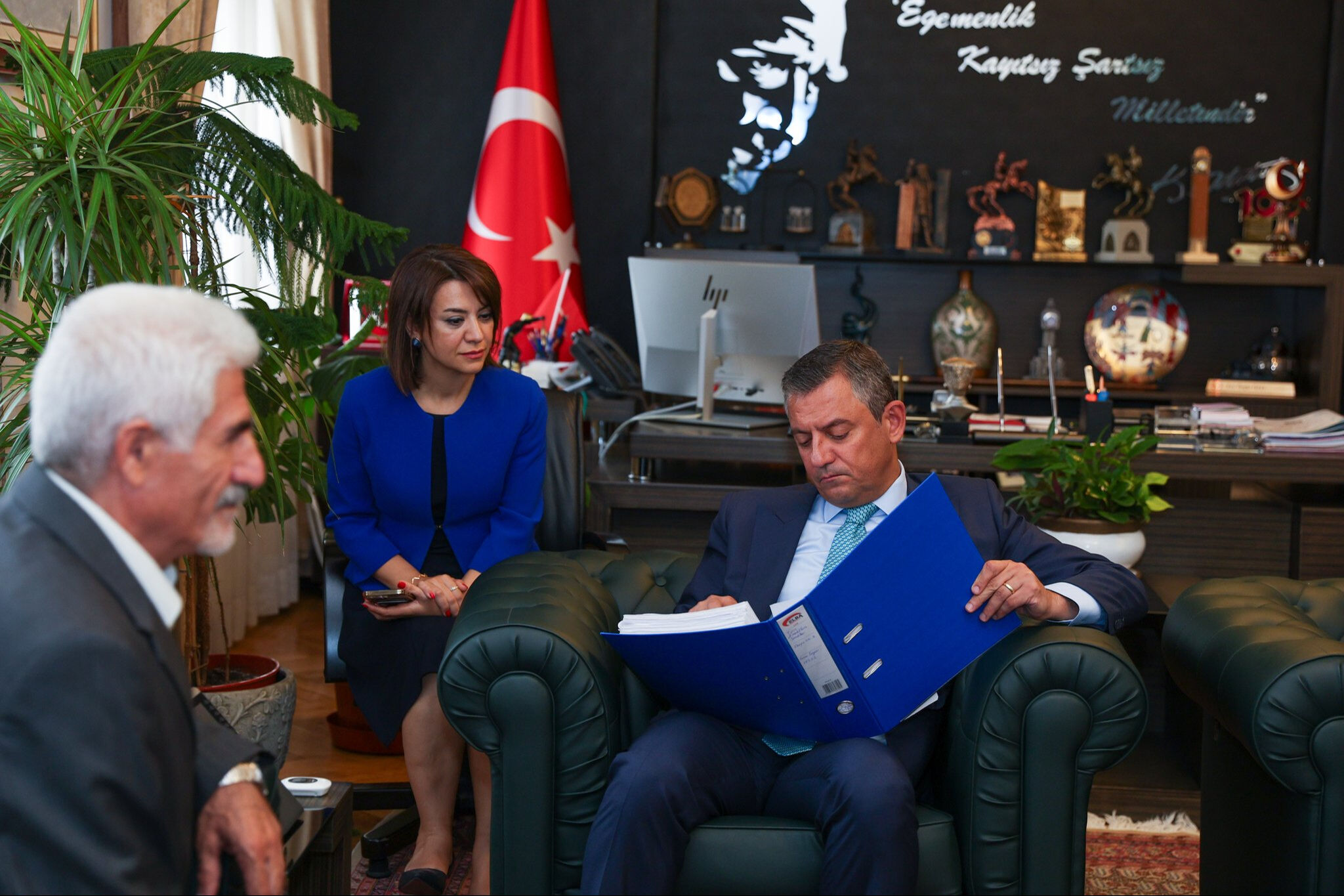 Özgür Özel'den emeklilere zam açıklaması! 100 bin imzalı dilekçe TBMM'ye sunuldu - 2. Resim