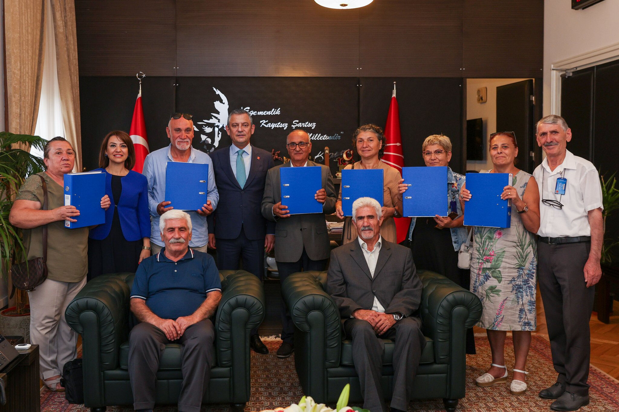 Özgür Özel'den emeklilere zam açıklaması! 100 bin imzalı dilekçe TBMM'ye sunuldu - 3. Resim