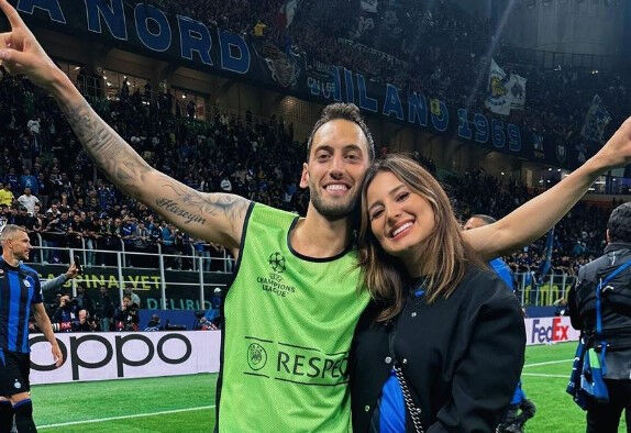 Zeybek videosu ile yeniden gündem olan Hakan Çalhanoğlu, 2015 yılında Sinem Gündoğdu ile evlendi Zeybek videosu ile yeniden gündem olan Hakan Çalhanoğlu, 2015 yılında Sinem Gündoğdu ile evlendi - 1. Resim