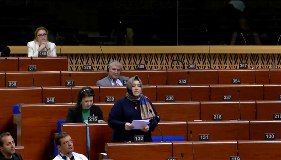 AK Parti İstanbul Milletvekili Sena Nur Çelik Kanat Fransa'daki Avrupa Konseyi Parlamenterler Meclisi'nde İsrail yandaşlarına tepki gösterdi AK Parti İstanbul Milletvekili Sena Nur Çelik Kanat Fransa'daki Avrupa Konseyi Parlamenterler Meclisi'nde İsrail yandaşlarına tepki gösterdi - 1. Resim