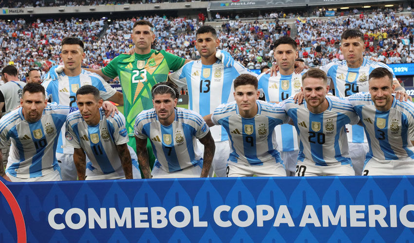 Arjantin, Copa America'da finale kaldı! Lionel Messi, dünya futbol tarihinde bir ilke imza attı Arjantin, Copa America'da finale kaldı! Lionel Messi, dünya futbol tarihinde bir ilke imza attı - 1. Resim