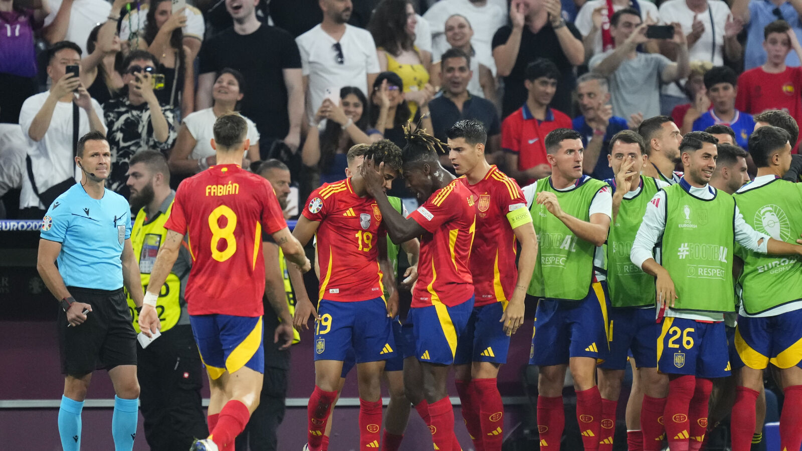 Fransa ağlarını havalandıran Lamine Yamal dünya futbol tarihine geçti Fransa ağlarını havalandıran Lamine Yamal dünya futbol tarihine geçti - 1. Resim