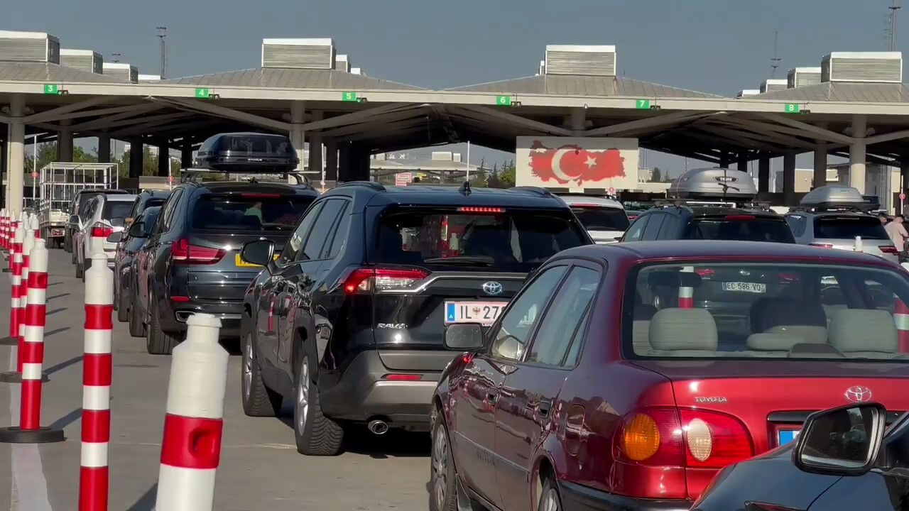 Gurbetçiler akın etti! Kapıkule'de yeni rekor Gurbetçiler akın etti! Kapıkule'de yeni rekor - 1. Resim