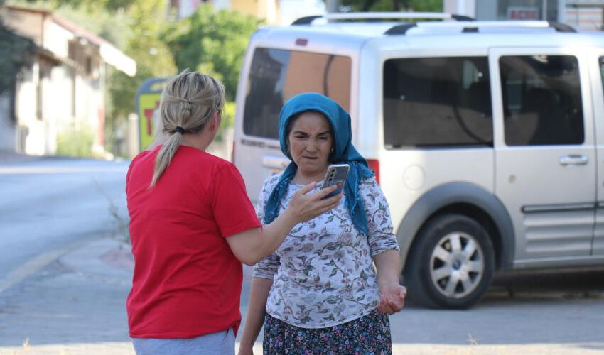 Onu gören hemen polisi arasın: Gelini sokak sokak gezip izini sürüyor Onu gören hemen polisi arasın: Gelini sokak sokak gezip izini sürüyor - 2. Resim