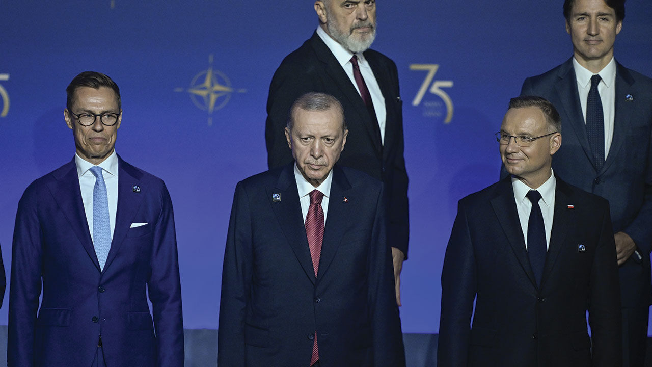 Yunan basını Cumhurbaşkanı Erdoğan'ı manşetlere taşıdı: Çay içmeye bile vakti yok - 1. Resim