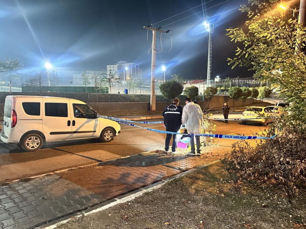 Bebeğini poşet içinde Kastamonu'da bir çöp konteyneri yanına atan kadın tahliyesini istedi Bebeğini poşet içinde Kastamonu'da bir çöp konteyneri yanına atan kadın tahliyesini istedi - 2. Resim