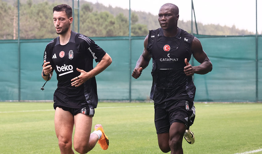Beşiktaş'ta 5 ayrılık! Giovanni van Bronckhorst, o isimleri kampa almadı Beşiktaş'ta 5 ayrılık! Giovanni van Bronckhorst, o isimleri kampa almadı - 1. Resim