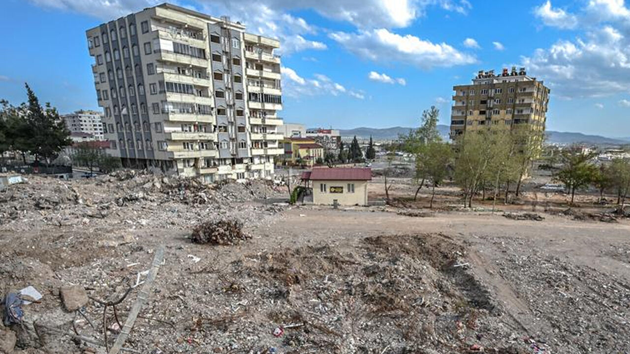Kahramanmaraş depreminde 68 kişinin ölümüne neden olan Ebrar Sitesi L Blok'un çökmesi davasında tahliye kararı Kahramanmaraş depreminde 68 kişinin ölümüne neden olan Ebrar Sitesi L Blok'un çökmesi davasında tahliye kararı - 3. Resim