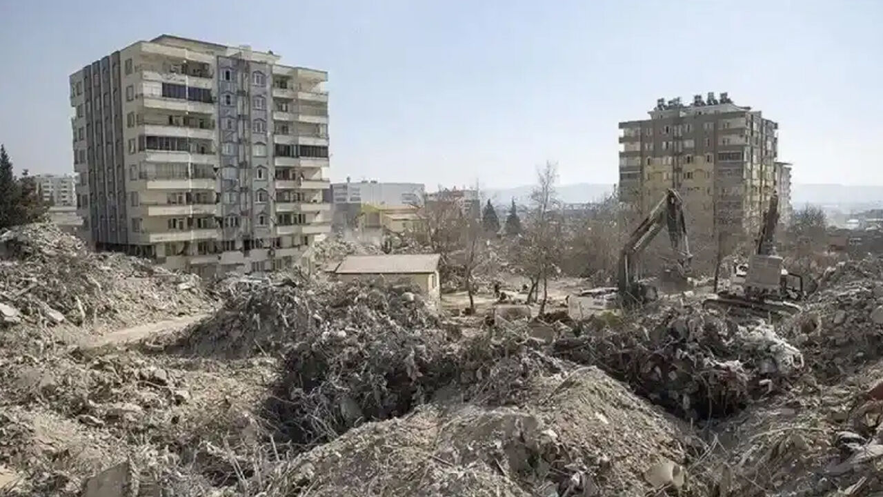 Kahramanmaraş depreminde 68 kişinin ölümüne neden olan Ebrar Sitesi L Blok'un çökmesi davasında tahliye kararı Kahramanmaraş depreminde 68 kişinin ölümüne neden olan Ebrar Sitesi L Blok'un çökmesi davasında tahliye kararı - 2. Resim