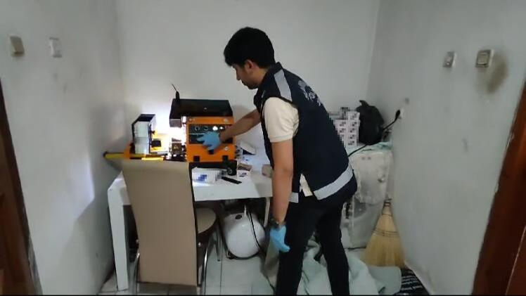Samsun'da evi sigara üretim fabrikasına çevirenlere operasyon Samsun'da evi sigara üretim fabrikasına çevirenlere operasyon - 3. Resim