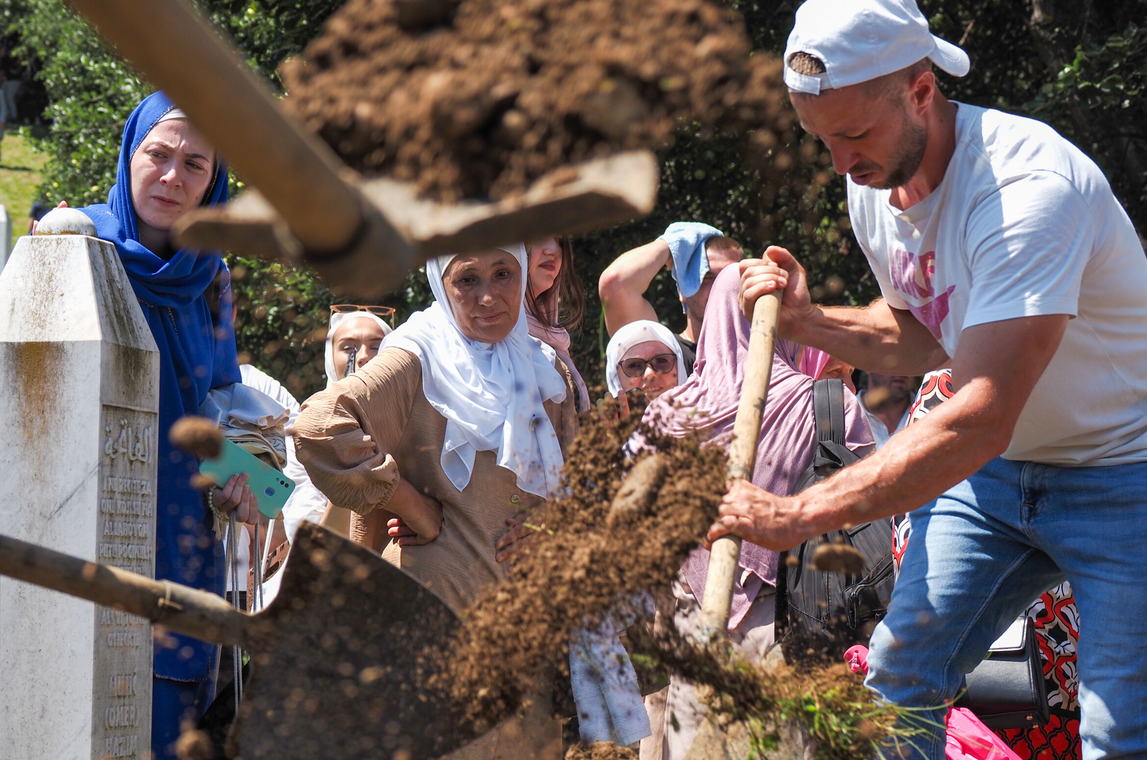 Srebrenitsa Soykırımı'nın 14 kurbanı daha toprağa verildi Srebrenitsa Soykırımı'nın 14 kurbanı daha toprağa verildi - 1. Resim