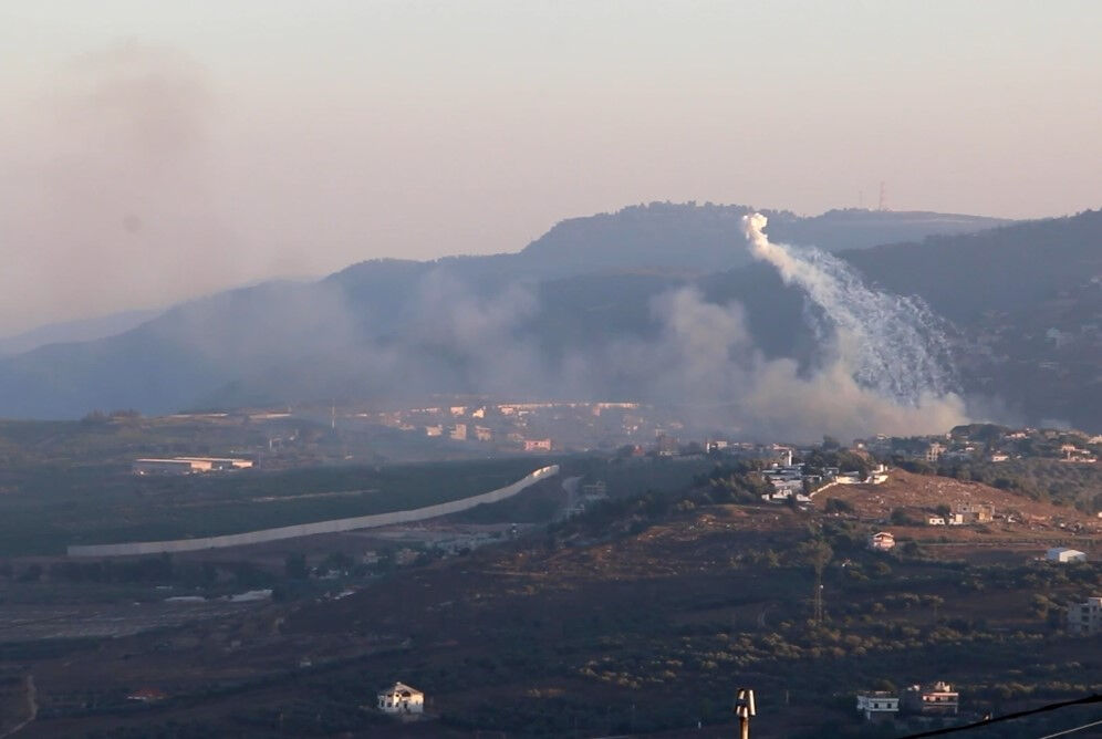 İsrail Gazze'den sonra Lübnan'a da yasaklı beyaz fosfor bombasıyla saldırdı İsrail Gazze'den sonra Lübnan'a da yasaklı beyaz fosfor bombasıyla saldırdı - 1. Resim