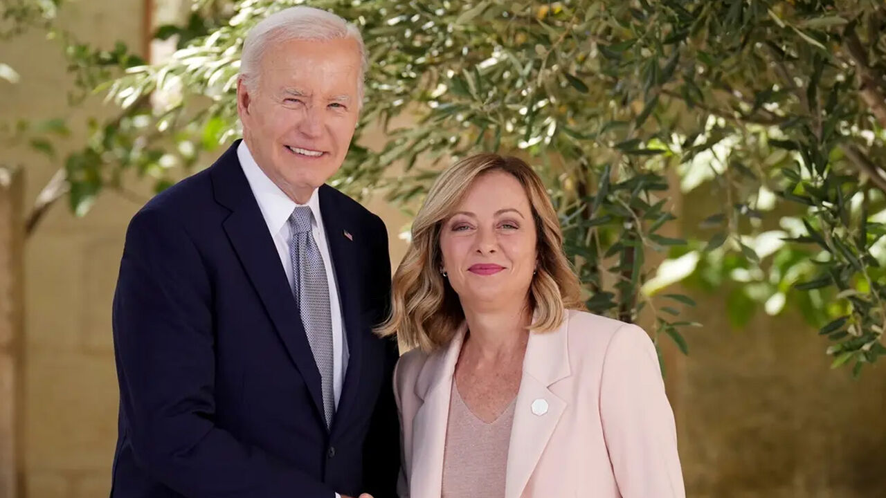 İtalya Başbakanı Giorgia Meloni'nin ABD Başkanı Biden'ı beklerken g&ouml;zlerini devirmedi g&uuml;ndem oldu - 4. Resim